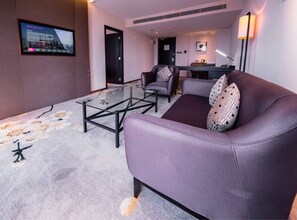 Suite exécutive | Aire de séjour | Téléviseur à DEL