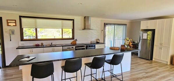 Hus – executive, 3 soverom | Eget kjøkken | Kjøleskap, mikrobølgeovn, ovn og kokeplater