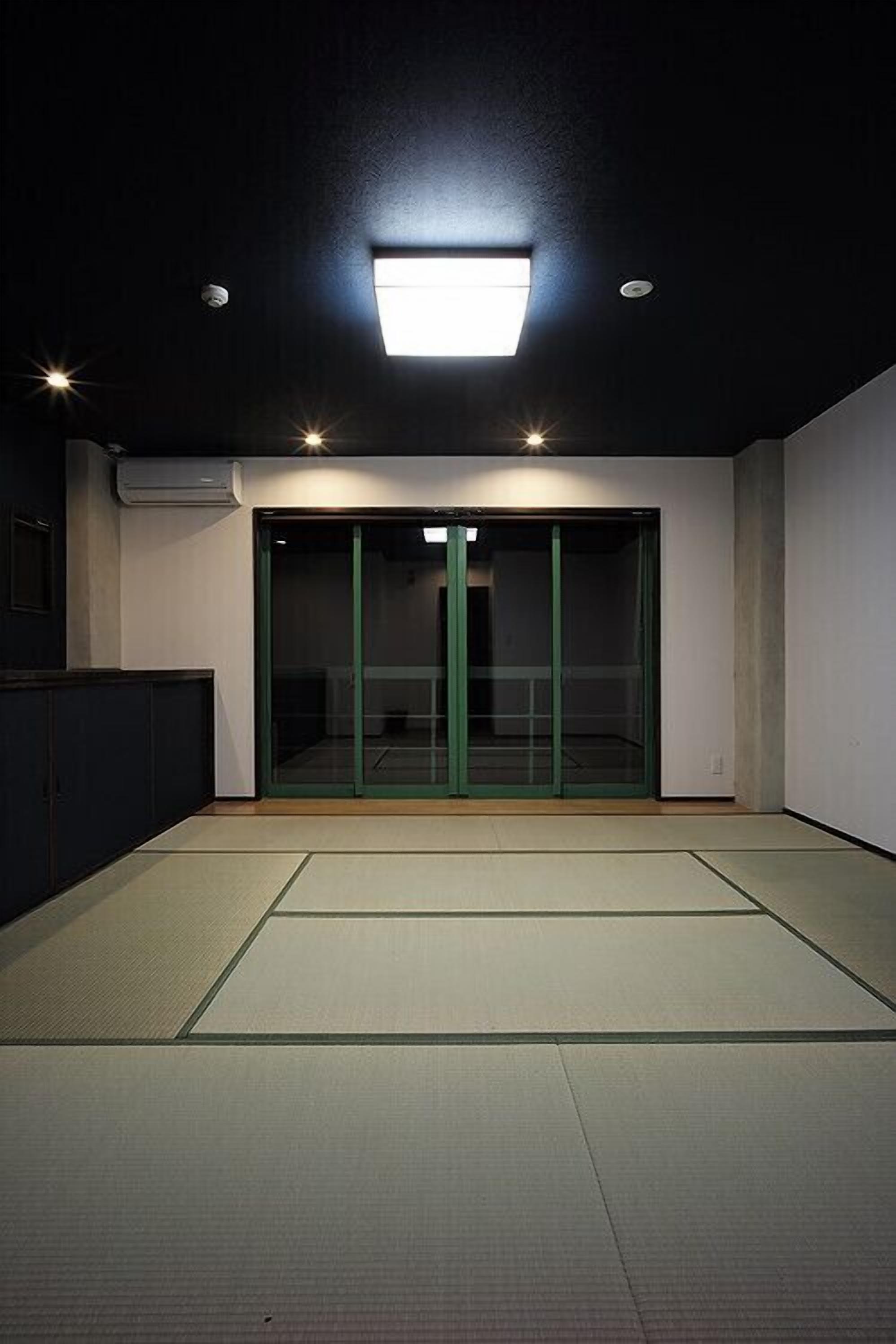 Japanese Style Private Room | Down duvets, iron/ironing board, free WiFi, bed sheets