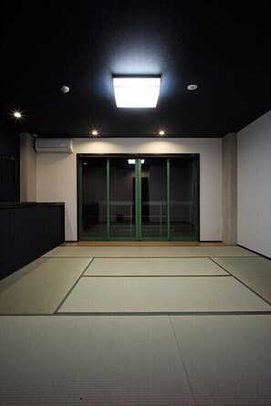 Kamar Tradisional (Japanese Style) | Selimut bulu angsa, setrika/meja setrika, Wi-Fi gratis, dan seprai linen