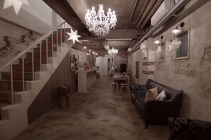 Reception - Cinnamon Guest House Dogo - Hostel (Matsuyama)