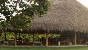 Breakfast, lunch, dinner served; international cuisine