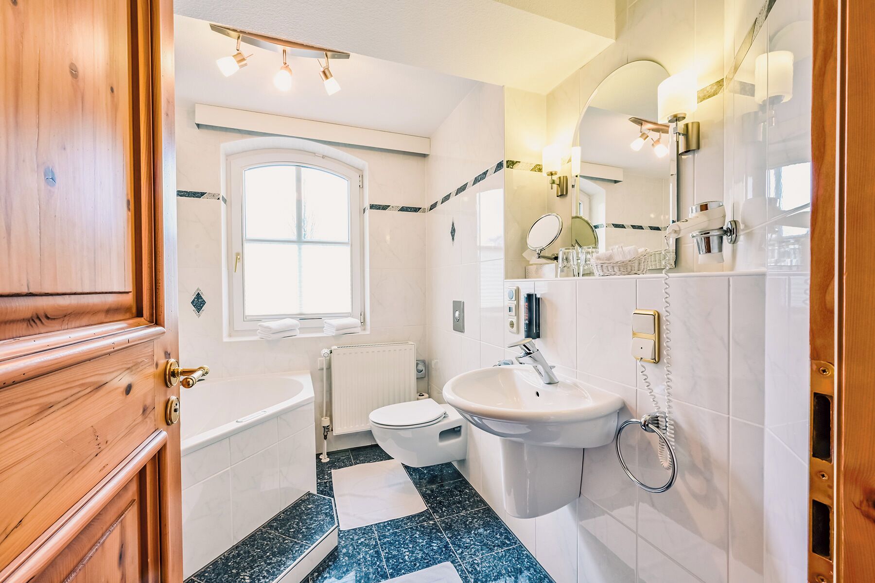 free toiletries, towels