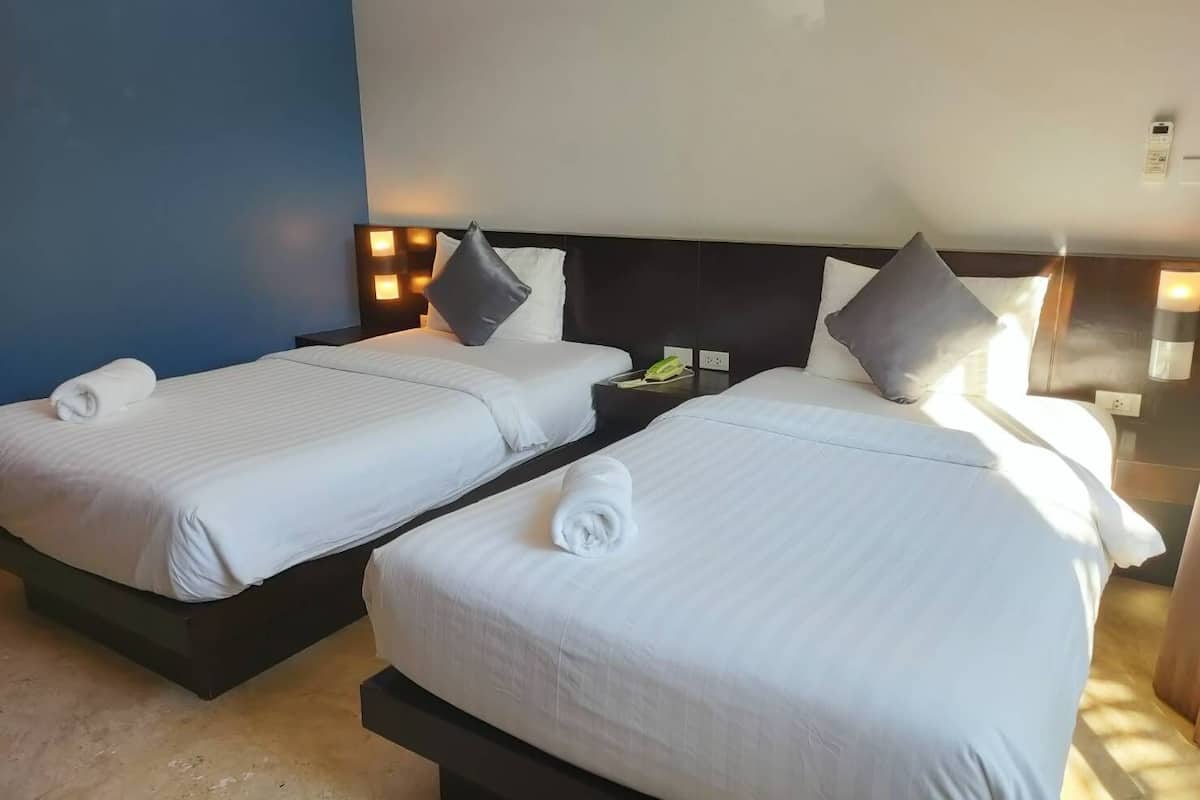 standard twin room - non smoking | minibar, blackout curtains, free wifi