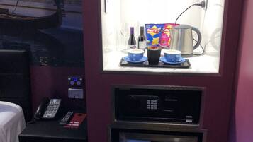 Deluxe Twin Room, 1 Bedroom | Minibar, individually decorated, soundproofing, free WiFi