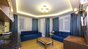 Sviitti, 1 makuuhuone | Olohuone | Televisio