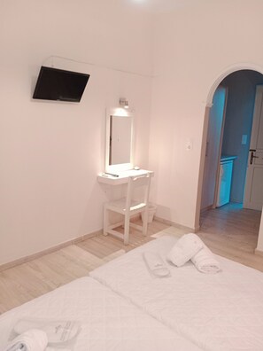 Iron/ironing board, free cots/infant beds, free WiFi - Aristides Studios (Corfu)