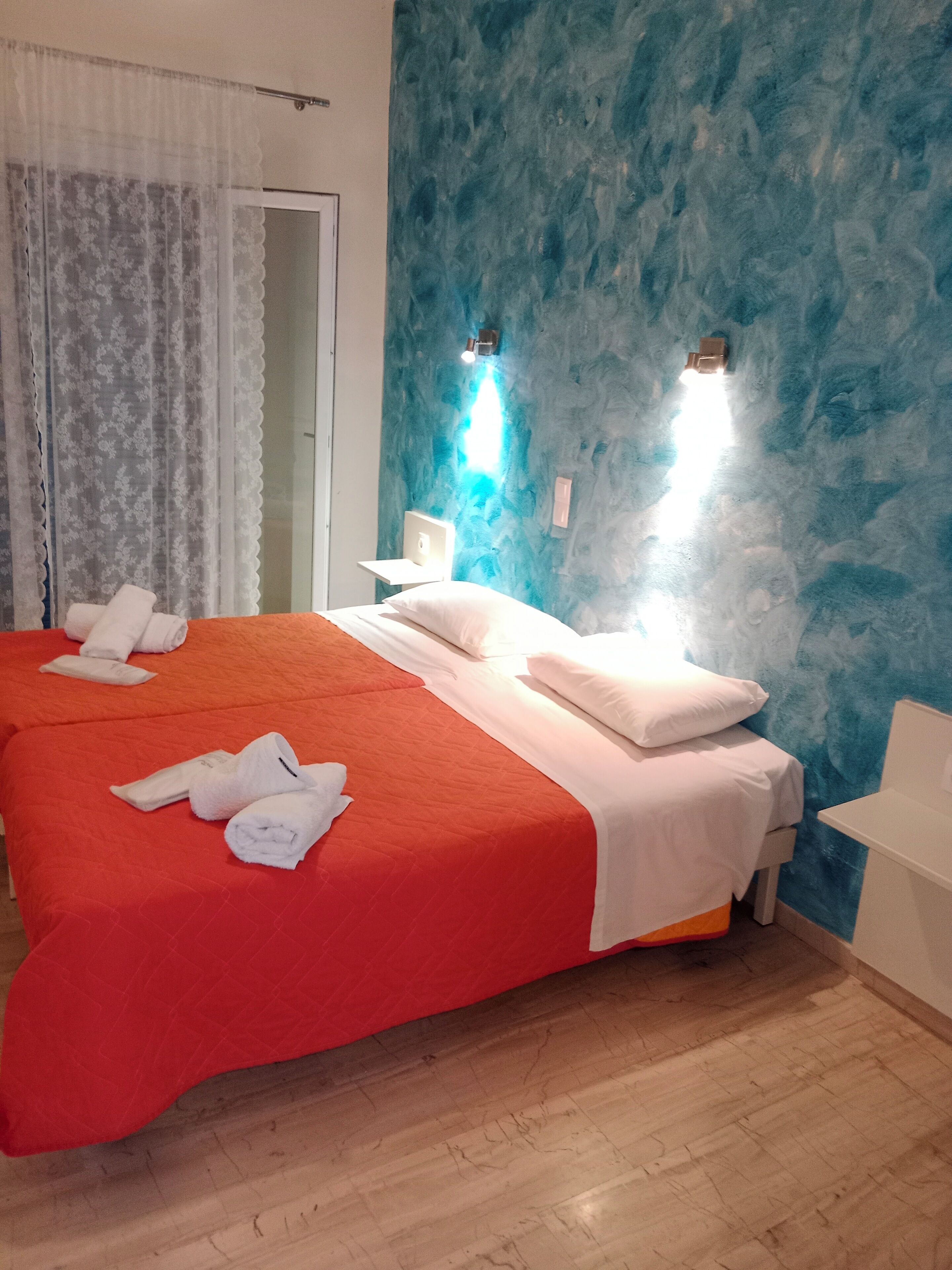 standard studio | iron/ironing board, free cots/infant beds, free wifi