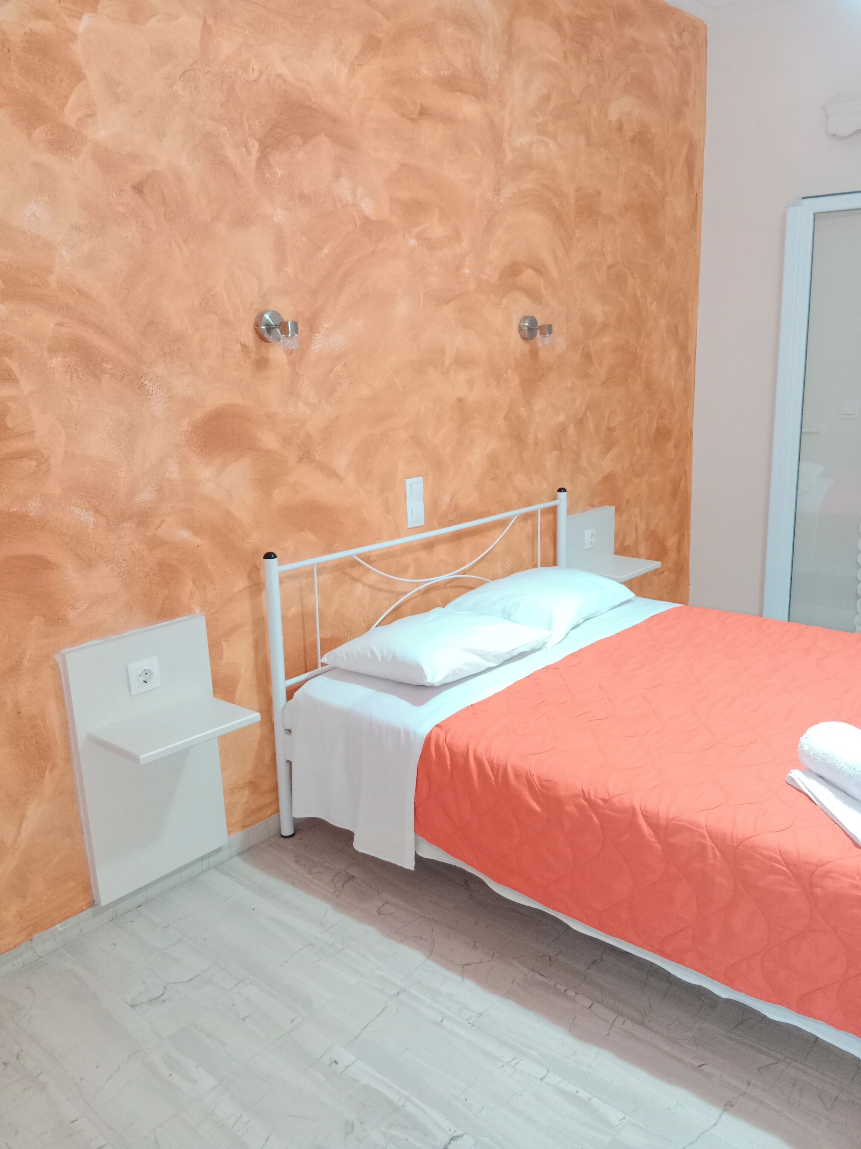 standard studio | iron/ironing board, free cots/infant beds, free wifi