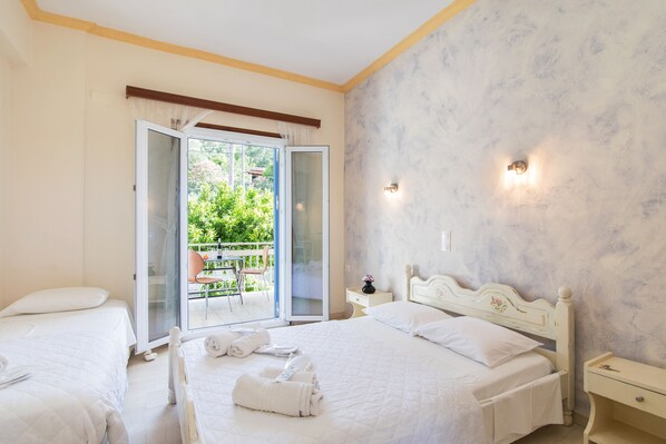 Triple Room | Iron/ironing board, free cribs/infant beds, free WiFi