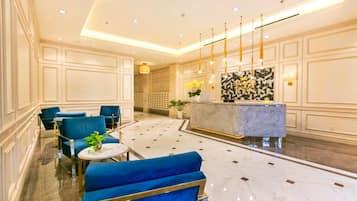 Apartamento luxo, 3 quartos, acessível, acesso à piscina | Área de estar | Smart TV