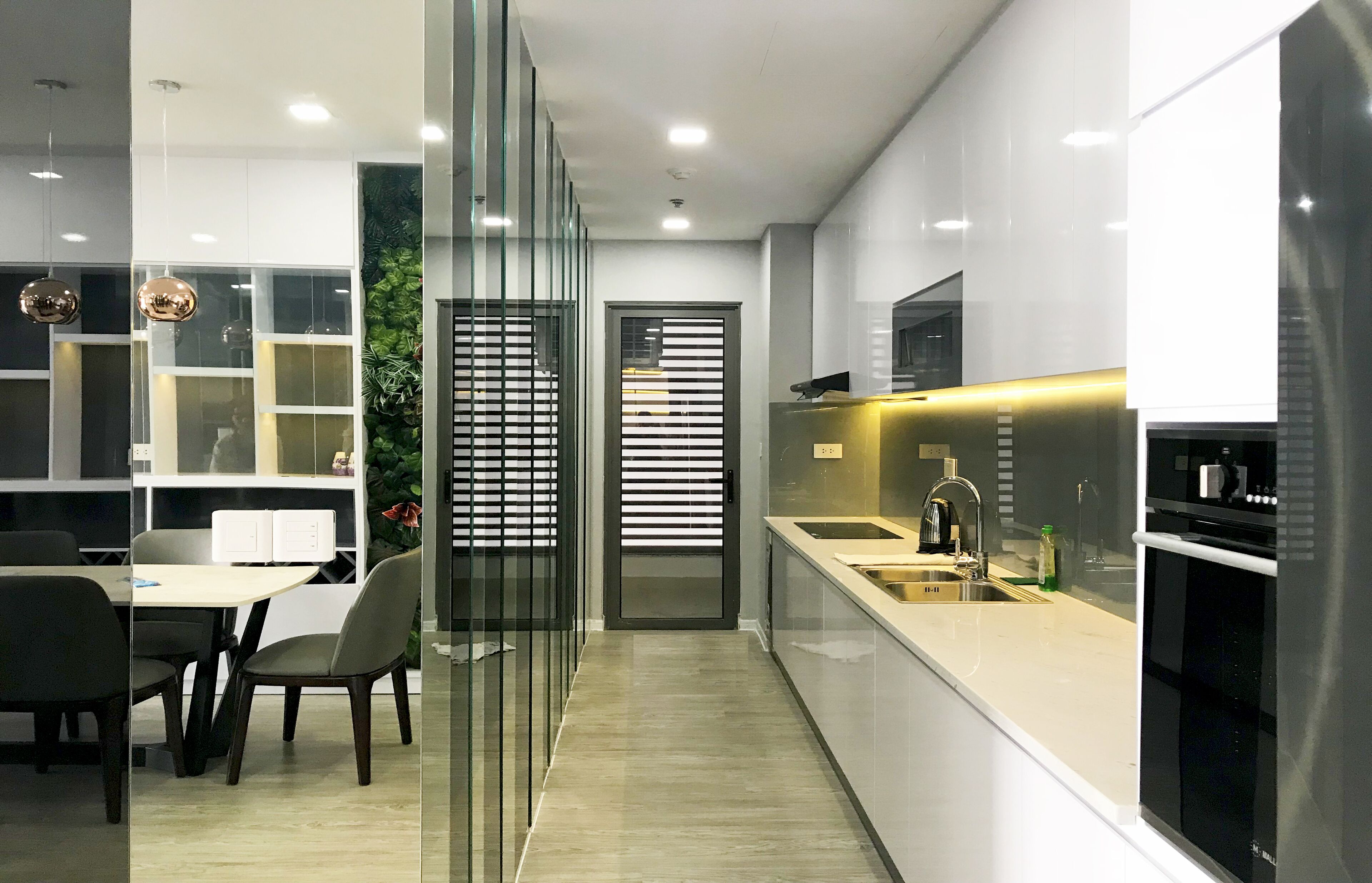 Deluxe Apartment, 2 Bedrooms, Accessible, Pool Access | Private kitchen | Fridge, microwave, oven, stovetop
