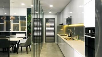 Deluxe Apartment, 2 Bedrooms, Accessible, Pool Access | Private kitchen | Fridge, microwave, oven, stovetop