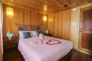 In-room safe, blackout drapes, rollaway beds - Secret Halong Cruise (Ha Long)