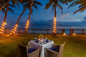 Couples dining - KK Beach (Unawatuna)