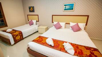 Family Triple Room | Desk, blackout curtains, rollaway beds, free WiFi