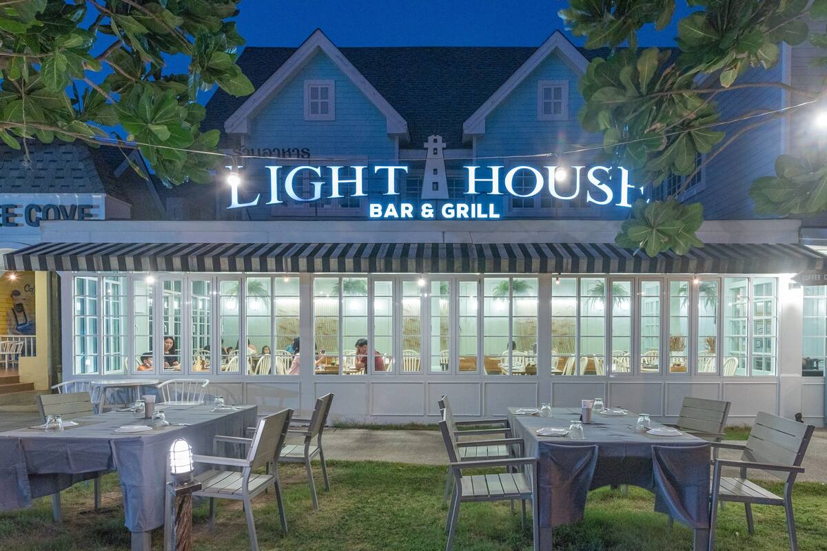 breakfast, lunch, dinner served; fusion cuisine