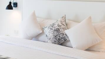 Jacuzzi Villa | Premium bedding, in-room safe, desk, free WiFi