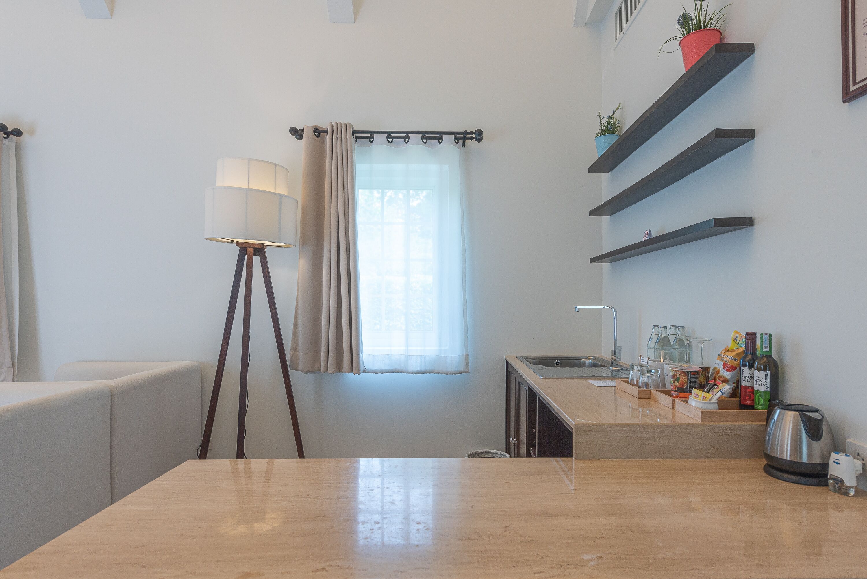 grand pool villa | dining room