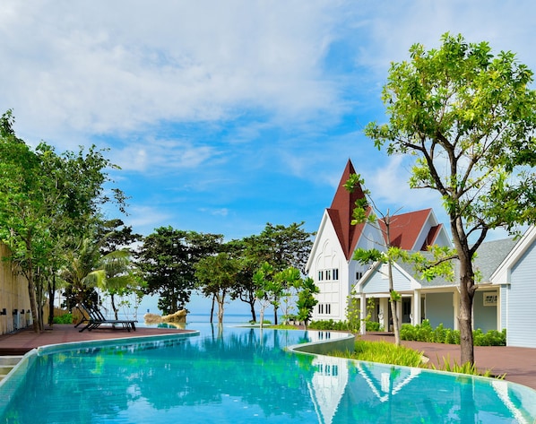 Outdoor pool - Peggy's Cove Resort (Na Yai Am)