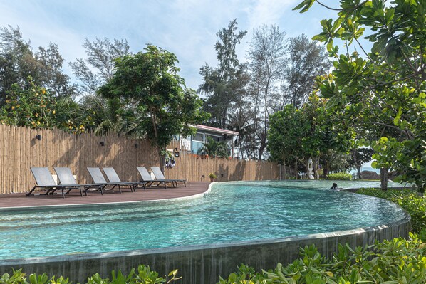 Outdoor pool - Peggy's Cove Resort (Na Yai Am)