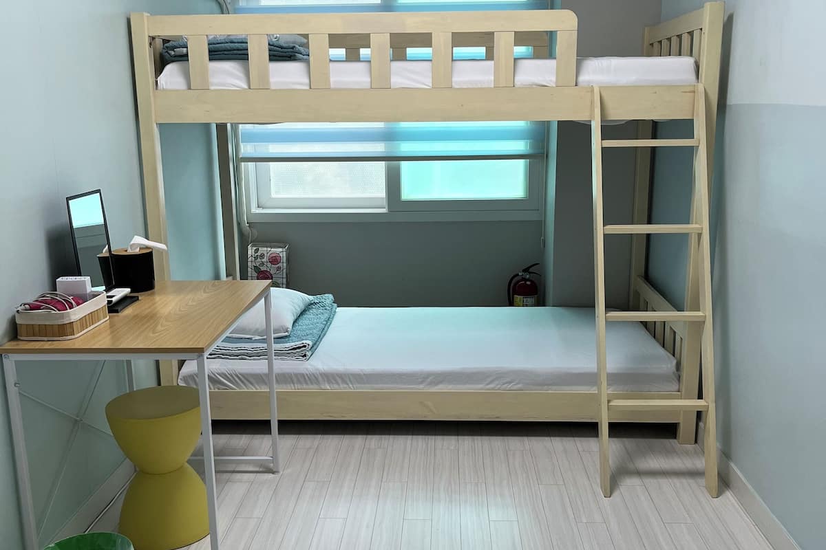 Habitación con 2 camas individuales (Foreigners only) | Wifi gratis y ropa de cama