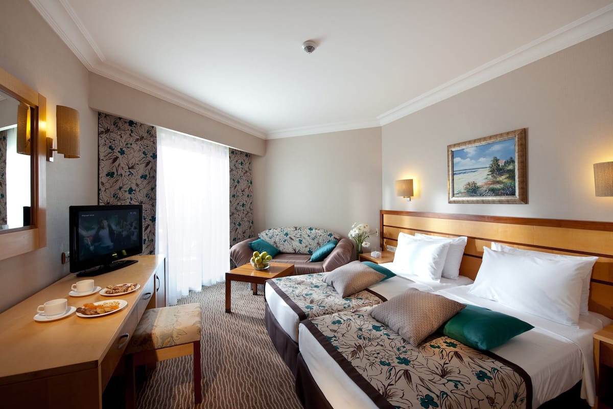 Een minibar, gratis wifi, beddengoed