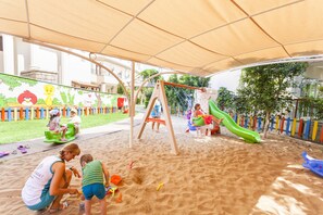 Zona de juegos infantil al aire libre