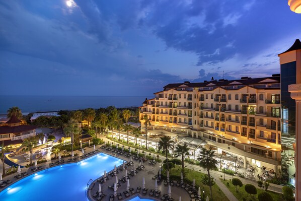 تفاصيل الفندق من الخارج