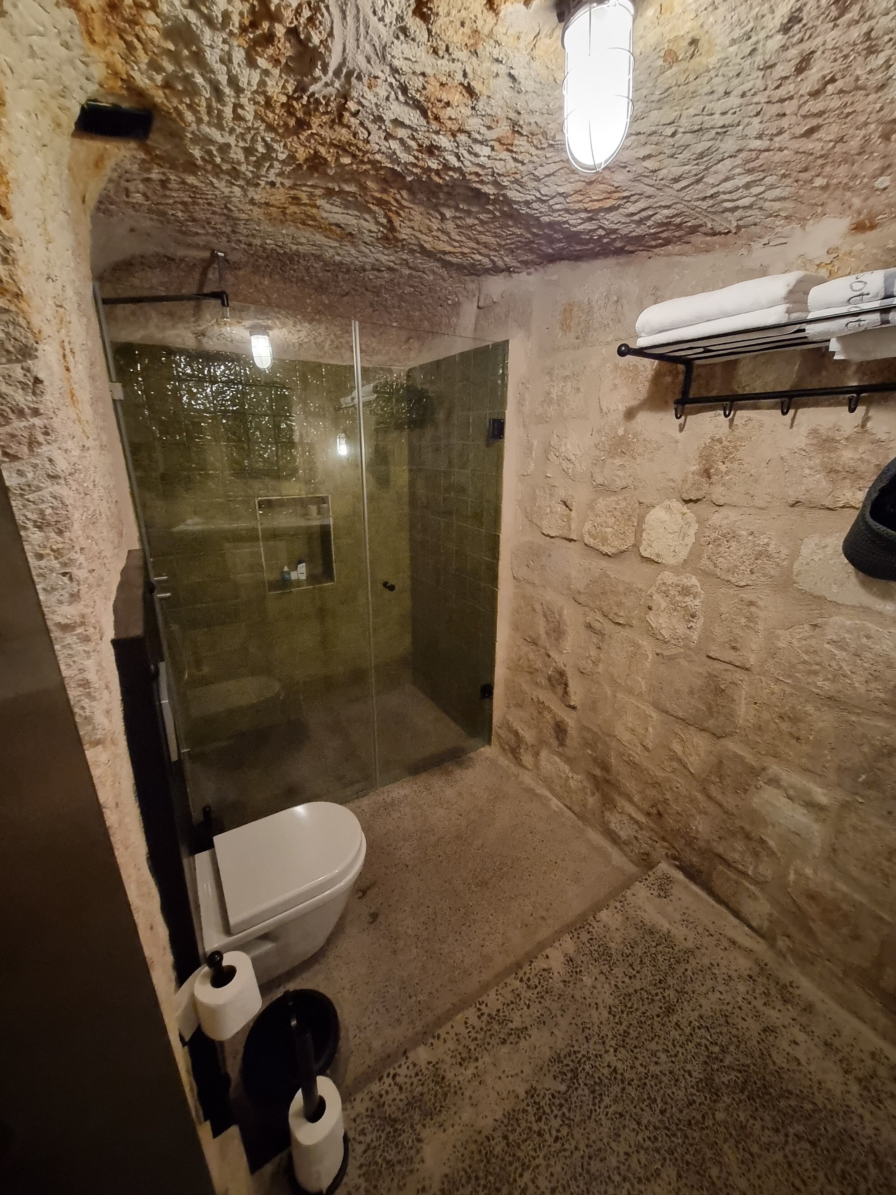 suite | bathroom | shower, free toiletries, hair dryer, slippers