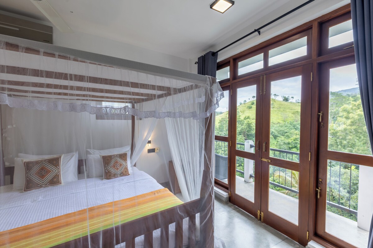 Deluxe Room with Mountain View & Private Rooftop Access | 1 bedroom, premium bedding, desk, laptop workspace