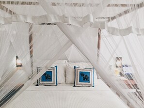 Designer toiletries, hair dryer, slippers, bidet - Hanthana House (Kandy)