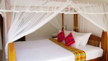 1 bedroom, premium bedding, desk, laptop workspace