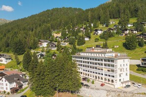 Front of property - Youth Hostel Davos Youthpalace (Davos)