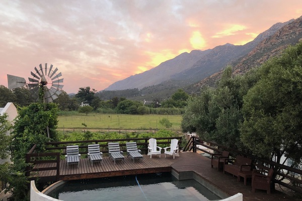 2 outdoor pools, sun loungers