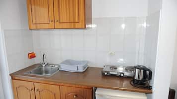 Frigorifero con congelatore, macchina per tè/caffè