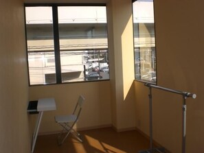 Desk, free WiFi - La Mer - Hostel (Osaka)