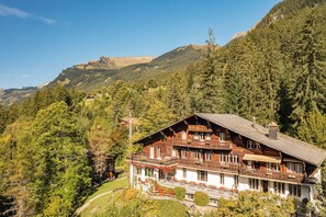 Front of property - Youth Hostel Grindelwald (Grindelwald)