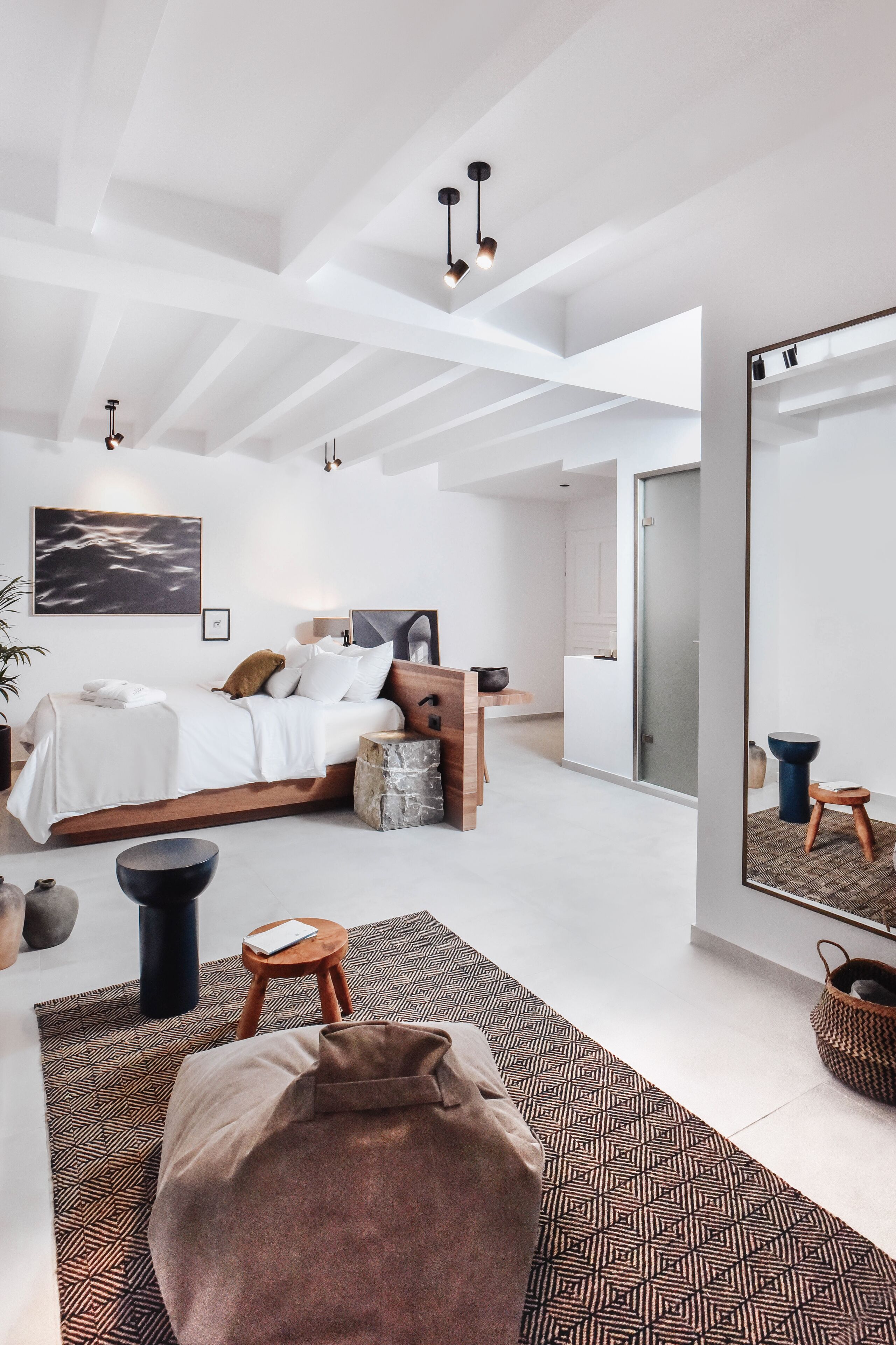 Superior Suite | Minibar, in-room safe, soundproofing, iron/ironing board