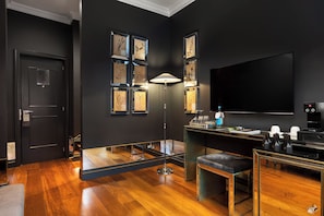 1 bedroom, Frette Italian sheets, premium bedding, down duvets