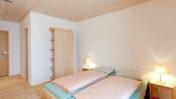 In-room safe, free WiFi, bed sheets