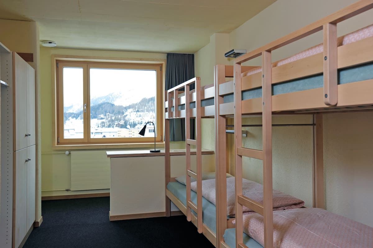 In-room safe, free WiFi, bed sheets