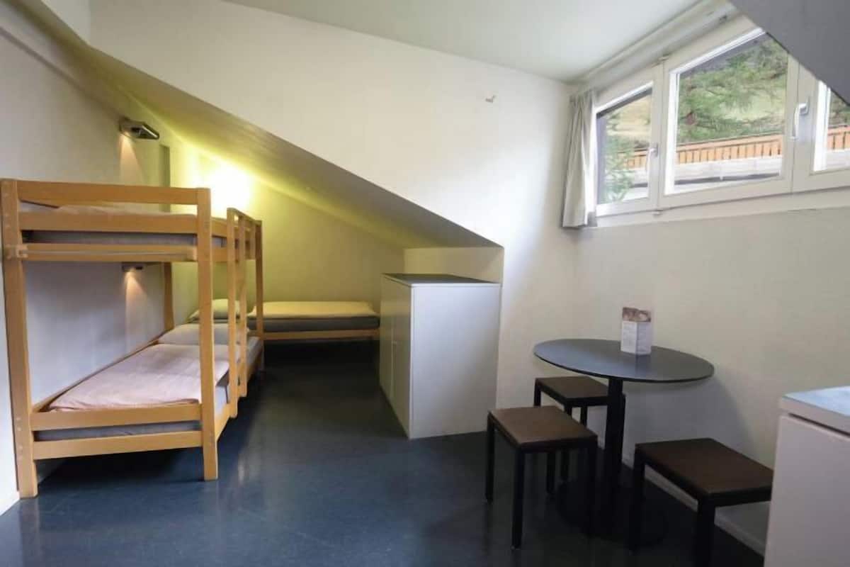 書桌、免費無線上網