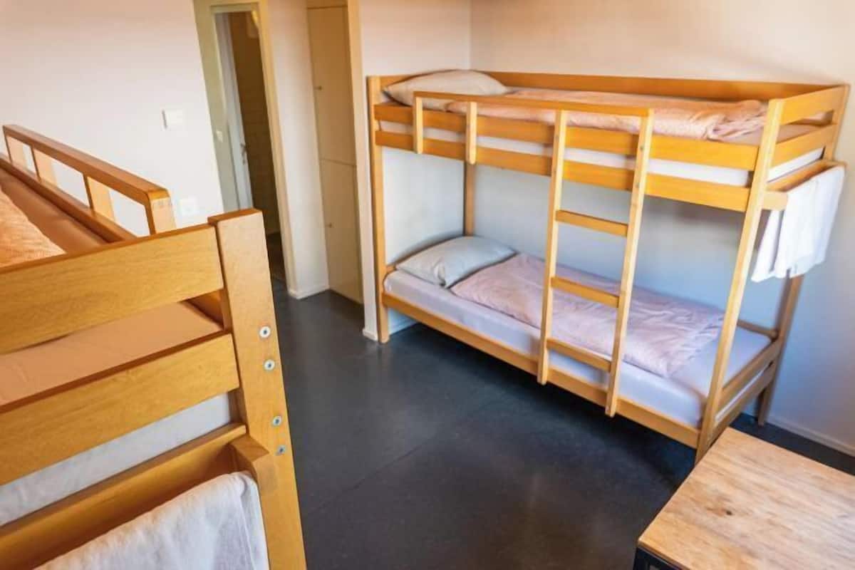 Skrivebord og wi-fi (inkludert)