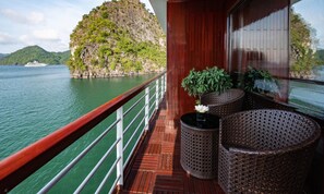 ตู้นิรภัยในห้องพัก, โต๊ะทำงาน, ผ้าม่านกันแสง, Wi-Fi ฟรี