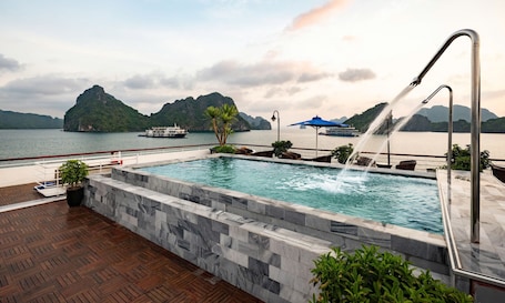 Exterior. Rosa Cruise Halong