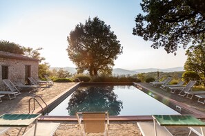 Seasonal outdoor pool, open 9:00 AM to 8:00 PM, pool loungers - Querceto di Castellina (Castellina in Chianti)
