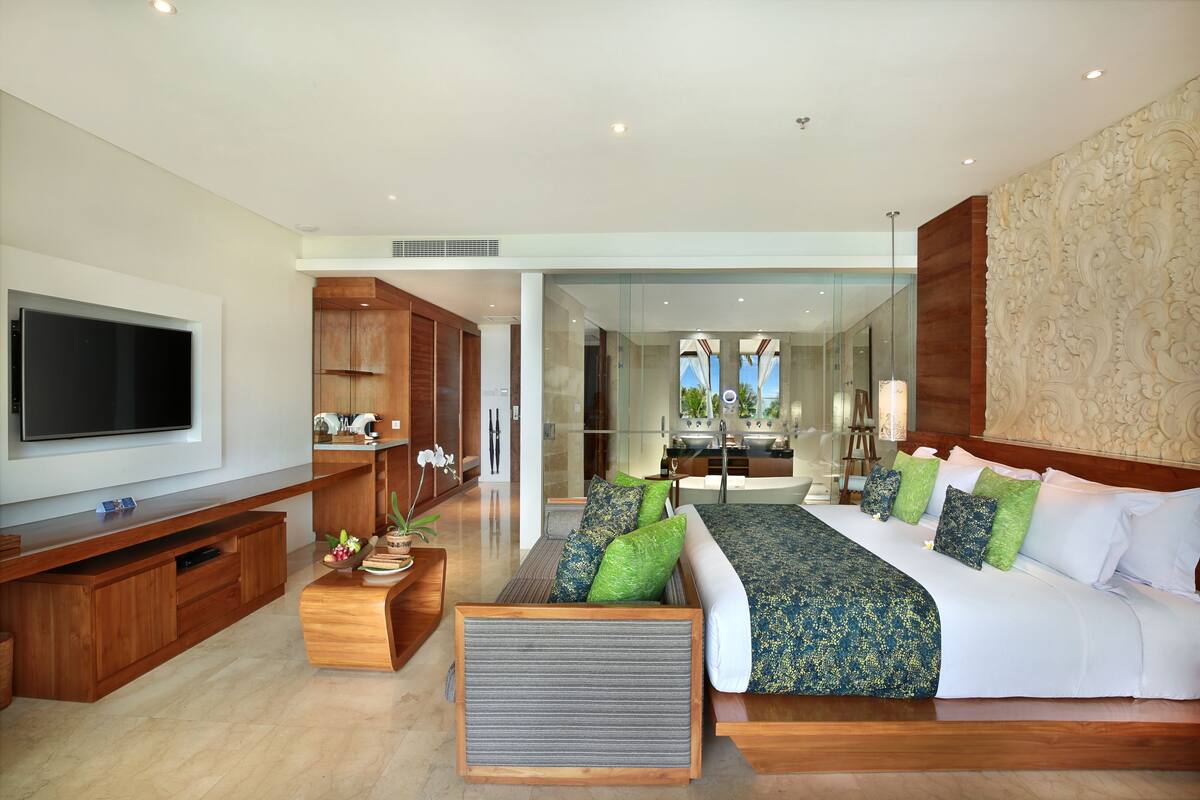 premium bedding, minibar, in-room safe, desk