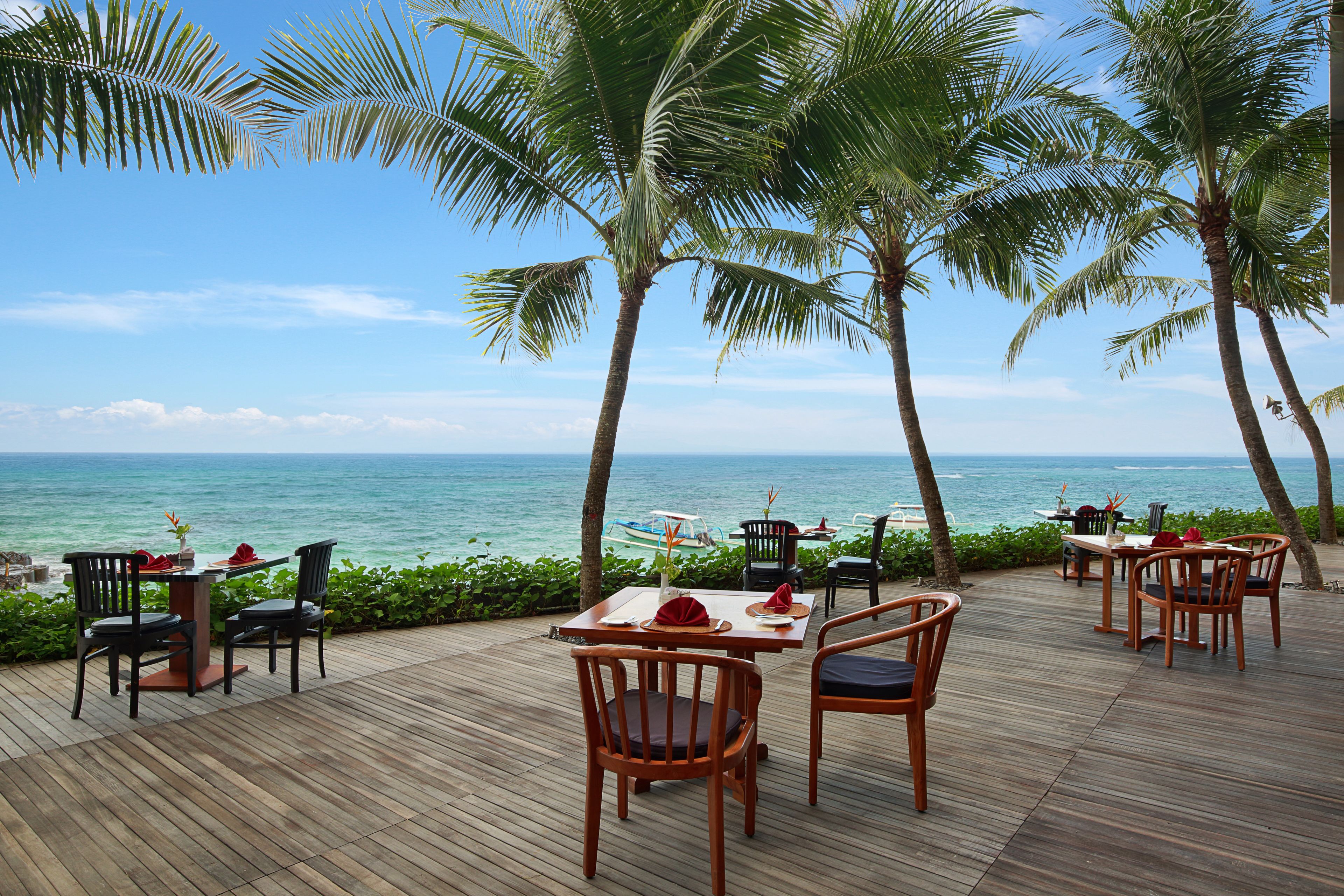 2 restaurants, breakfast, lunch, dinner served; international cuisine