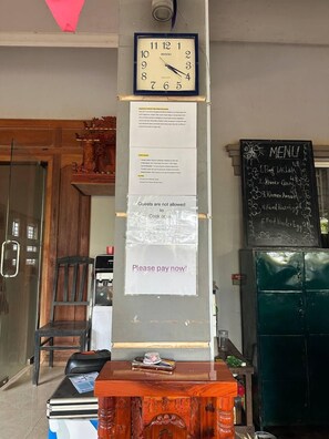 Vista frontal de la propiedad